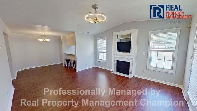 Foto del edificio - Spacious 3rd Floor Condo w/Split Bedrooms