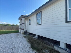 Building Photo - 884 Rd 3550