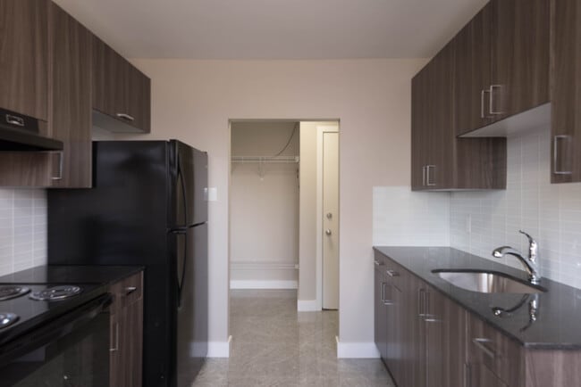 Building Photo - Twinpine