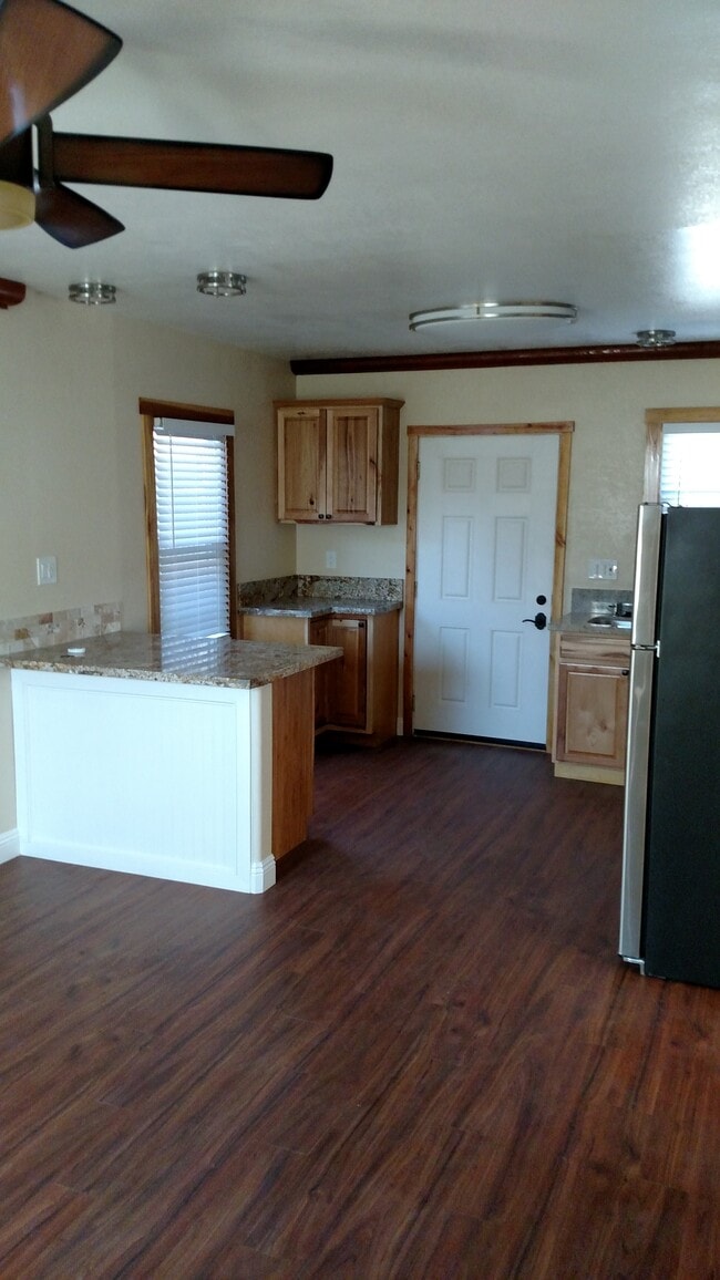 Building Photo - 225 Southlook Ave