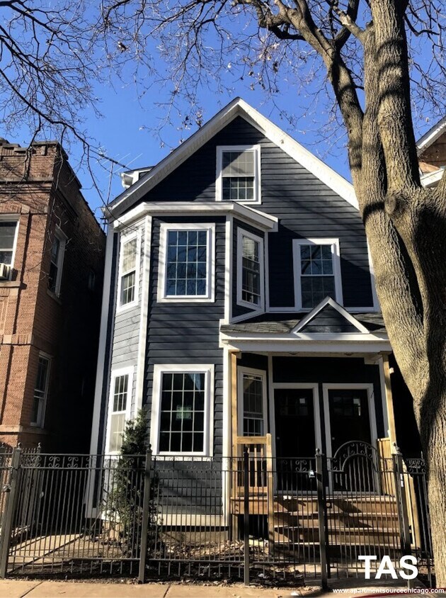 2834 N Ridgeway Ave, Chicago, IL 60618 Apartments 2834 N Ridgeway Ave Chicago, IL