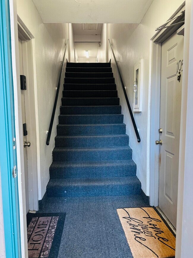 Building Photo - 9875 Pineapple Tree Dr