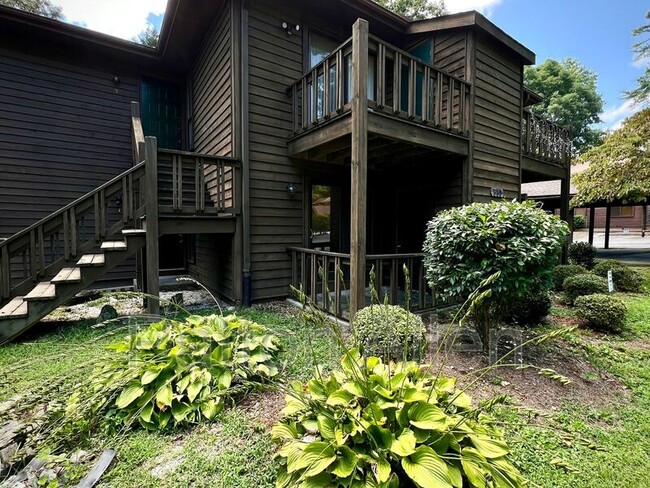 Building Photo - 580 Courtwood Ln