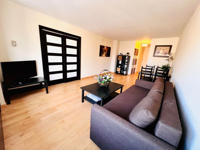 Building Photo - 20 W 64th St