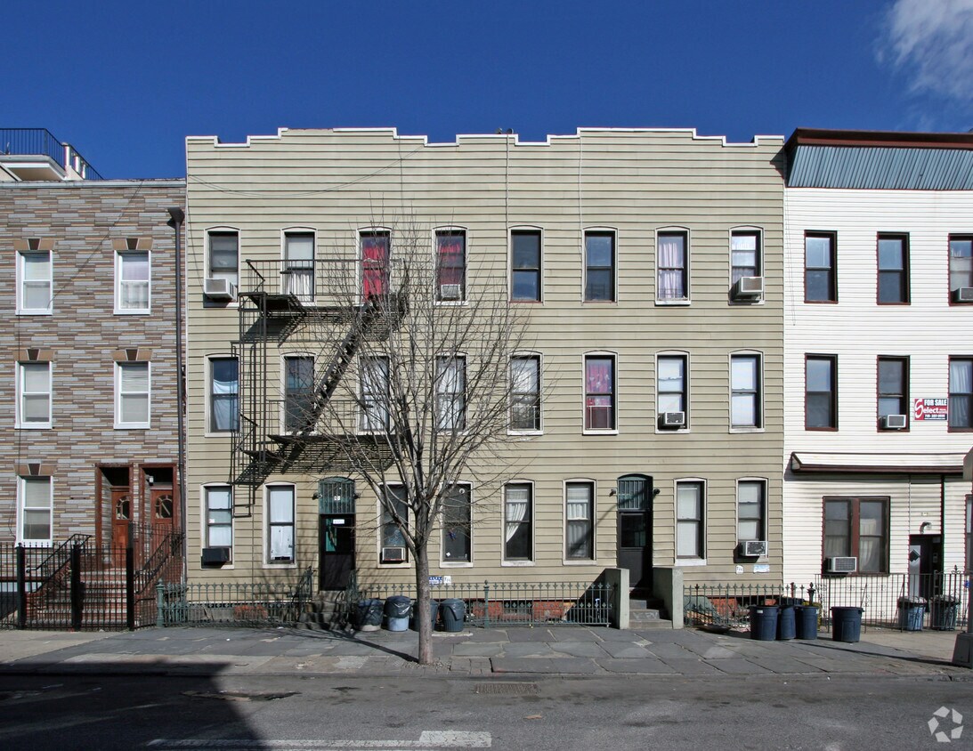 Building Photo - 241 Montrose Ave