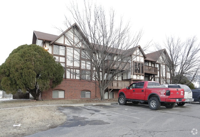 Building Photo - 835 W 26th St S