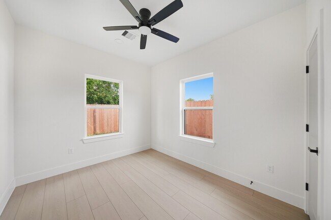 Foto del edificio - 4314 Stassen St