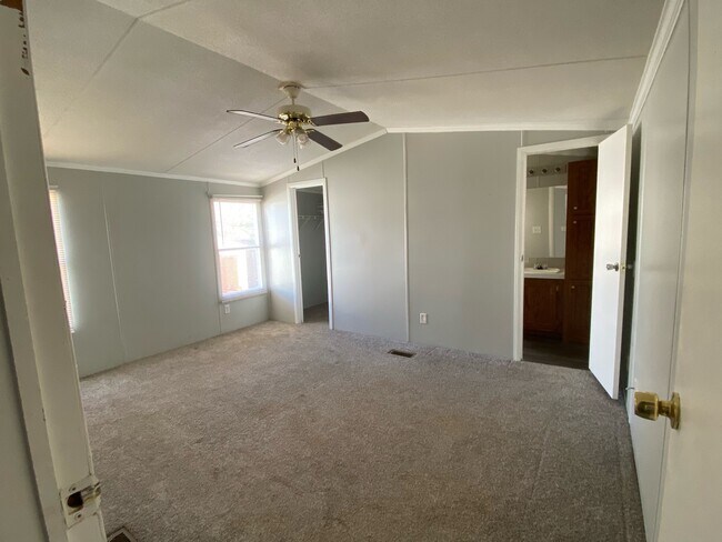 Building Photo - 11050 Rancho Pl