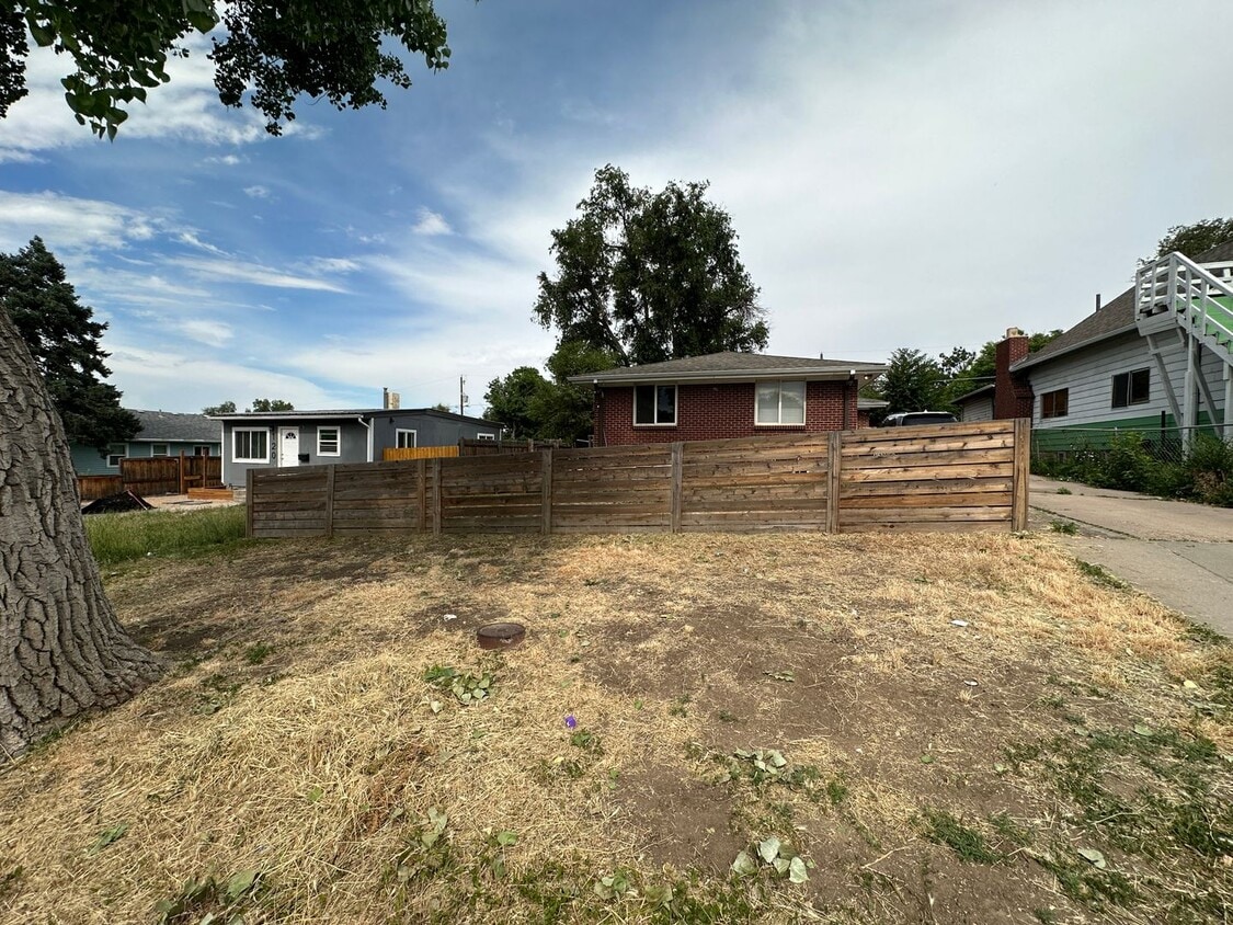 150154 S Hooker St, Denver, CO 80219 Townhome Rentals in Denver CO