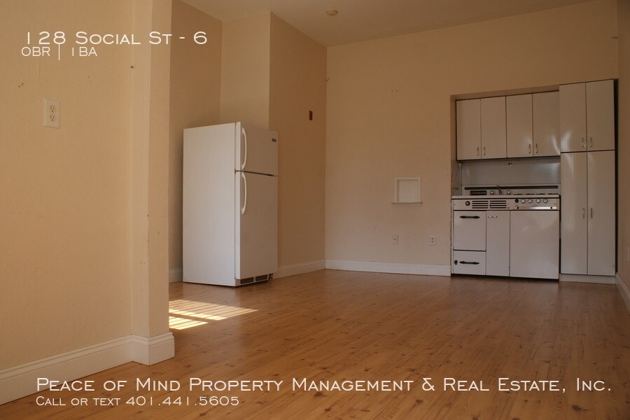 Building Photo - 128 Social St