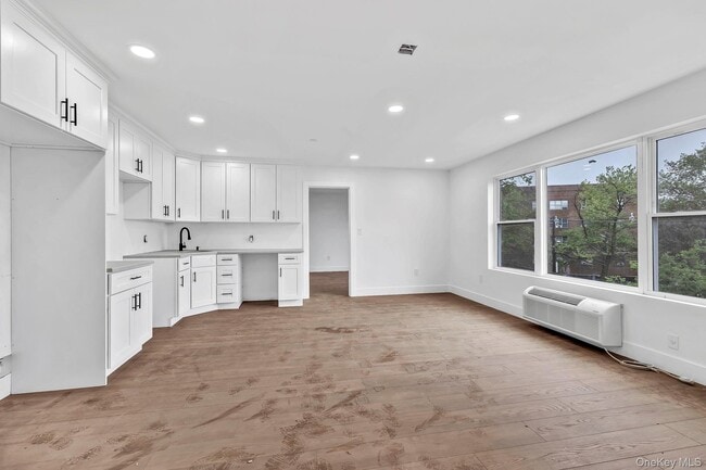 Building Photo - 74 Broadway