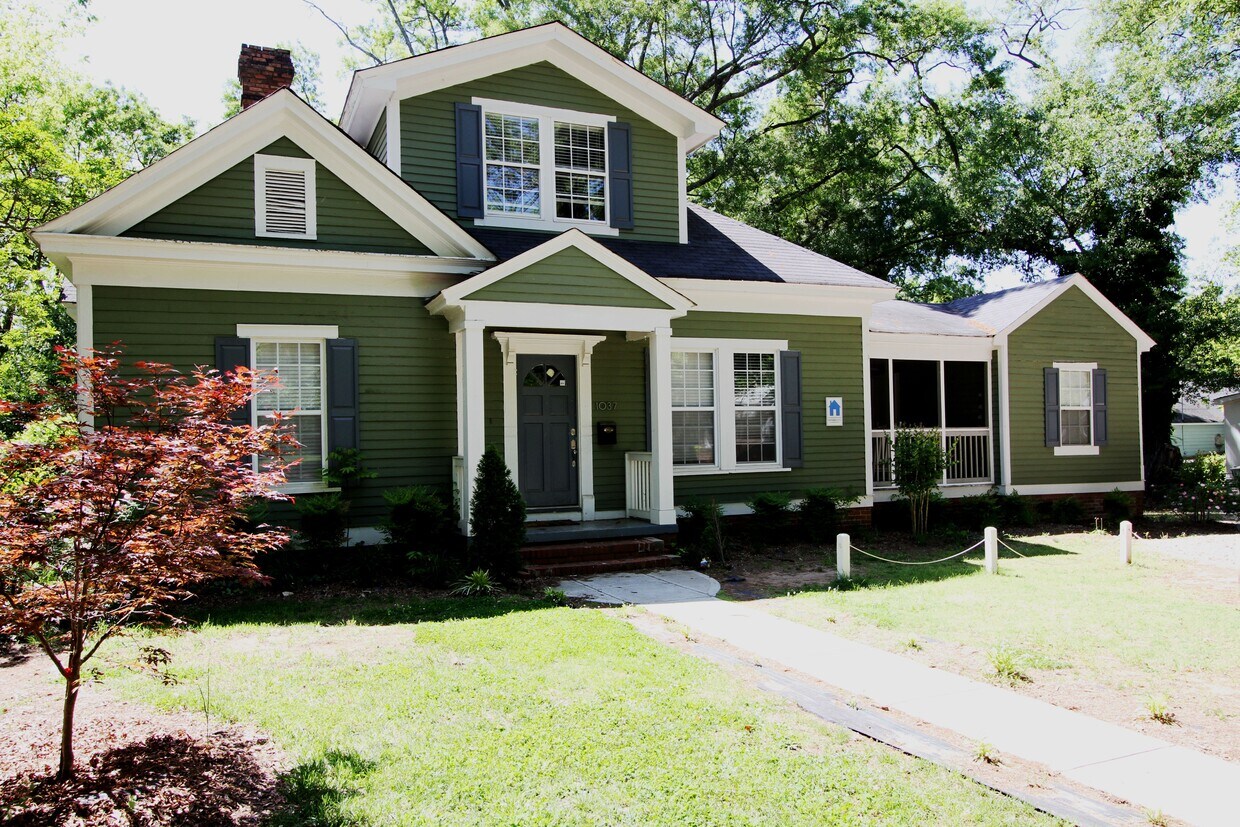 Foto principal - 1037 College Avenue Ext