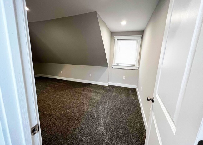 Building Photo - 3216 Bishop St