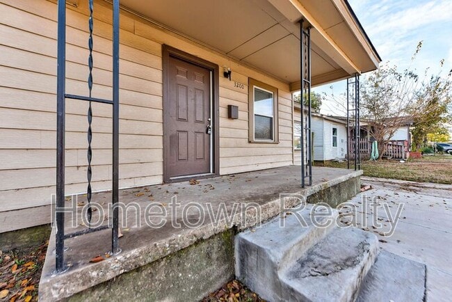 Photo - 3200 SW 38th St House