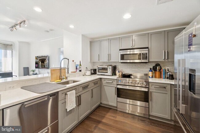 Building Photo - 777 7th St NW