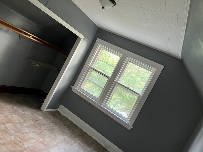 Foto del edificio - 4542 Midland Ave