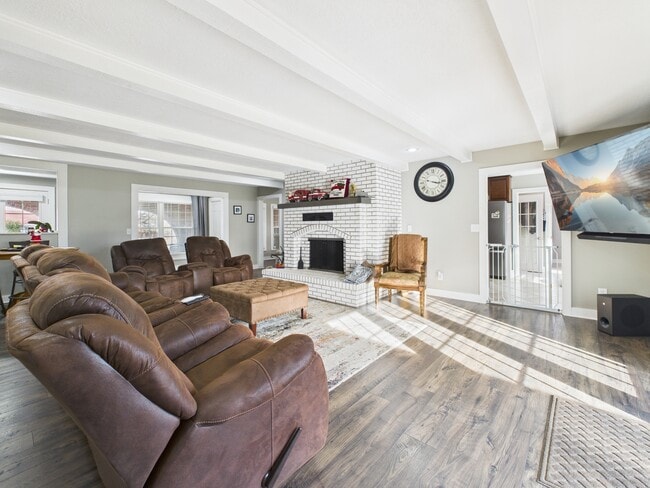 Building Photo - 201 Bluebird Ln