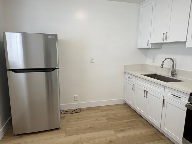 Interior Photo - Bourbon Blue - Modern Living Near USC & Downtown LA