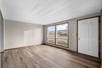 Building Photo - 611 Hepler Dr