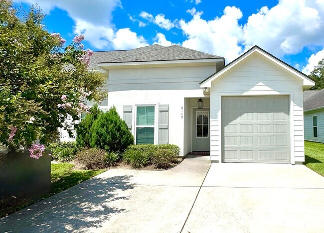 Building Photo - Elegant Townhouse in StoneLake Village – S...