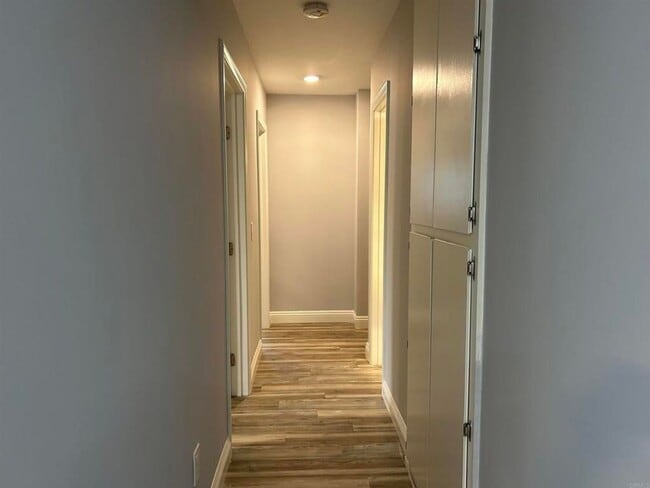 Building Photo - ***Available Now***  4 bedroom, 2 bath hom...