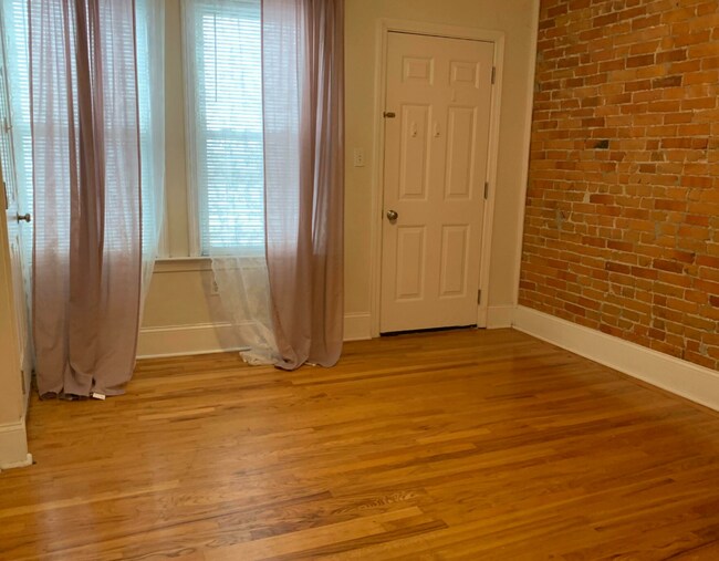 Foto del edificio - 33 Aspinwall Ave