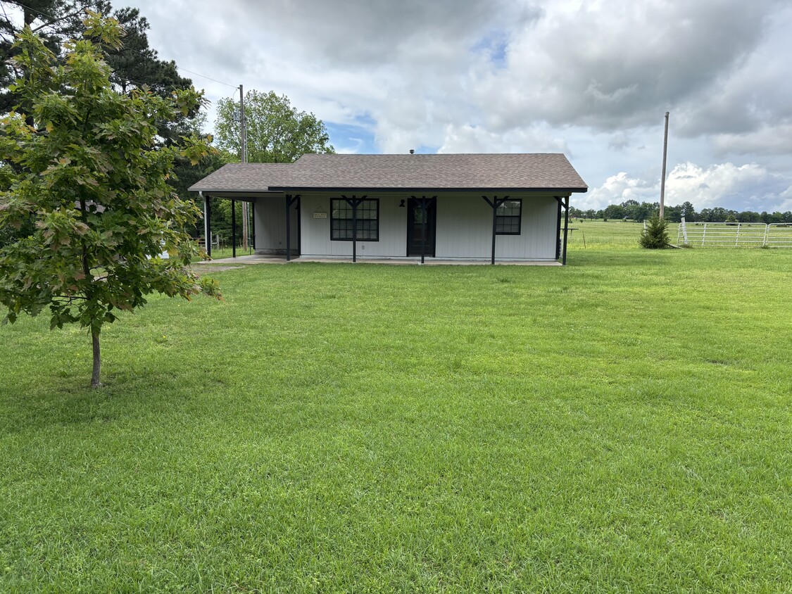 Primary Photo - 1302 E McKenzie Ave