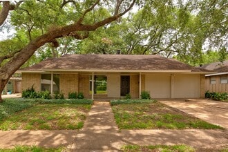Building Photo - 8826 Robindell Dr