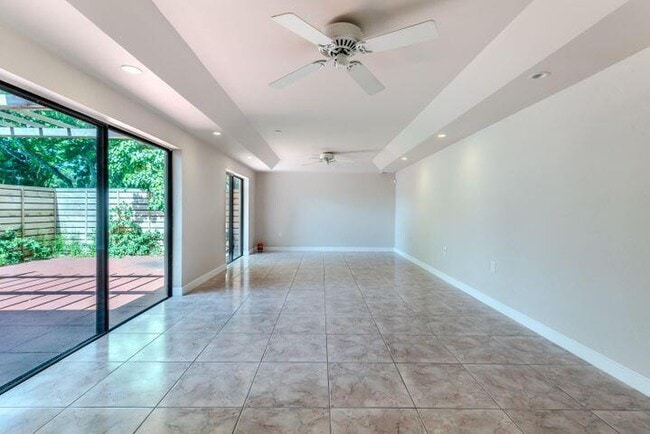 Building Photo - 524 5th Terrace