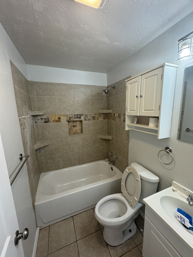 Building Photo - 608 W Emporia Ave