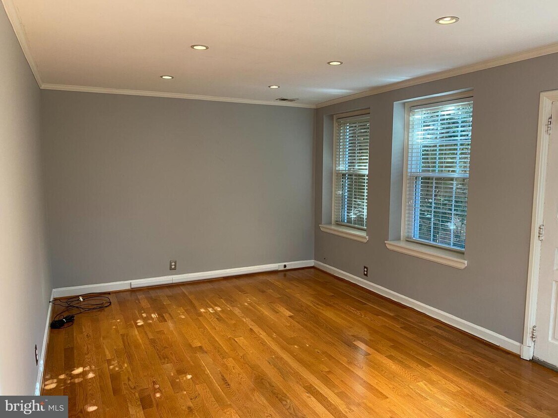 2743 S Buchanan St, Arlington, VA 22206 Room for Rent in Arlington