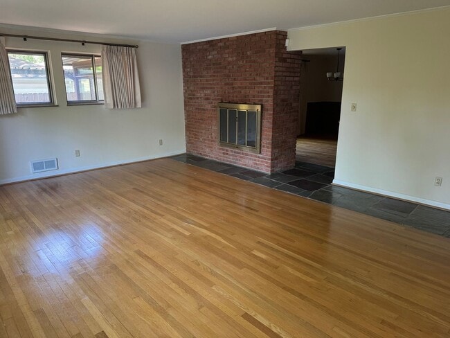 Building Photo - 3 Bedroom Ranch Home - Upper Arlington, OH