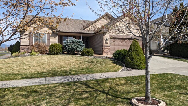 Building Photo - Fieldstone Home