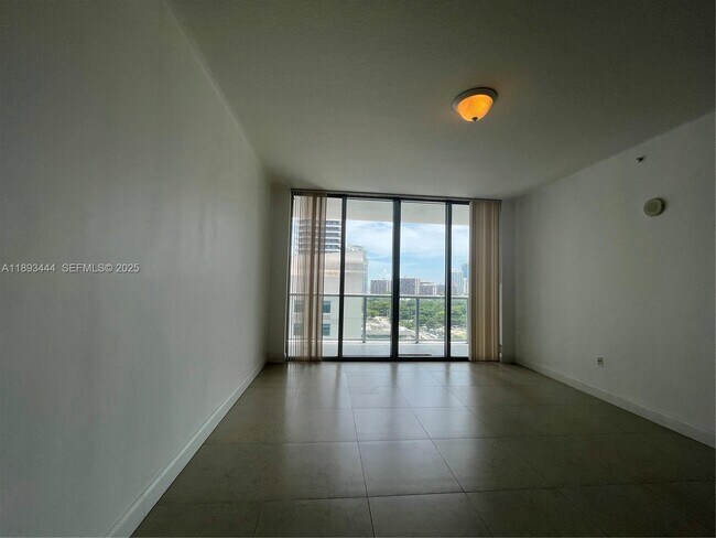 Foto del edificio - 79 SW 12th St