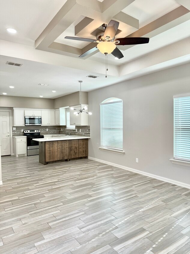 All kitchen appliances included. - 2009 Jackson St