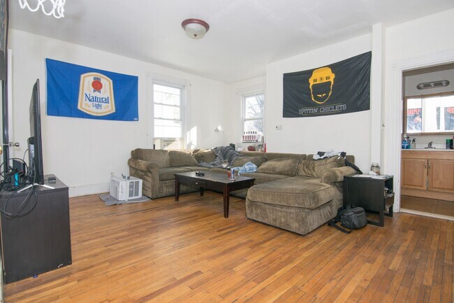 Photo - 15 Pratt St Apartment