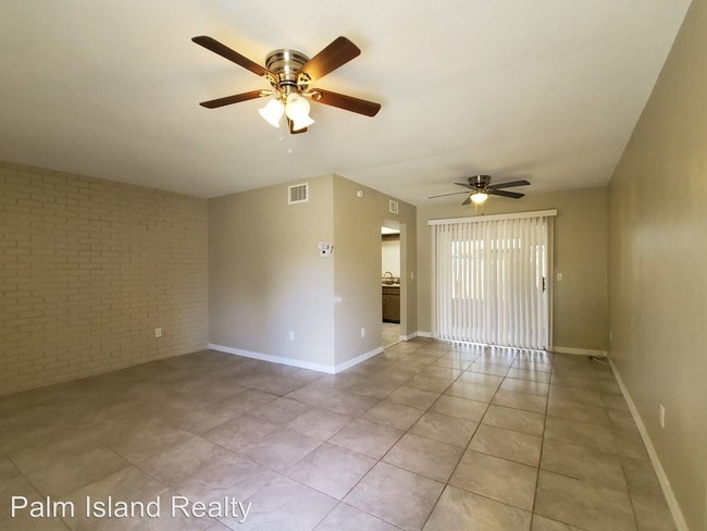 Building Photo - 3366 Camelot Dr