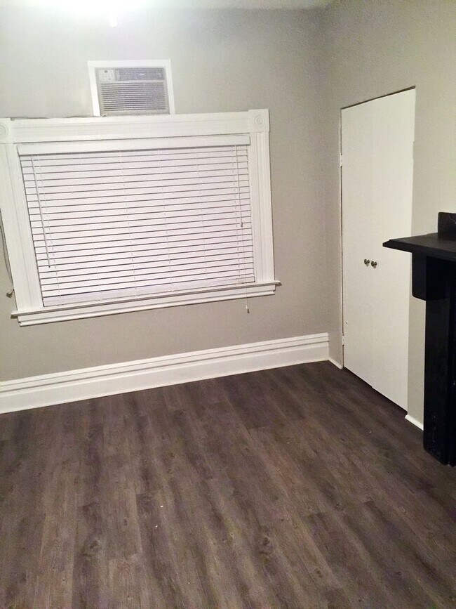 Foto del edificio - *** Amazing Apartment in Mt. Washington * Pet Friendly * Duplex style * Available Now * Spacious ...
