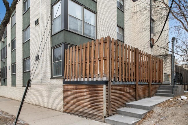 Building Photo - 821 Douglas Ave