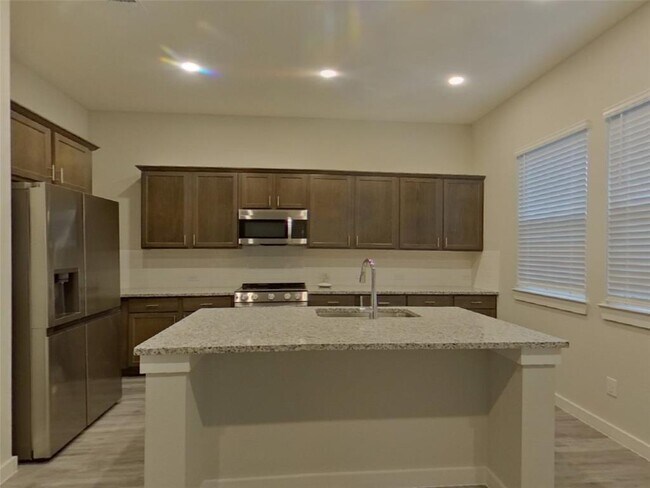 Building Photo - 4930 San Fabiano Ct