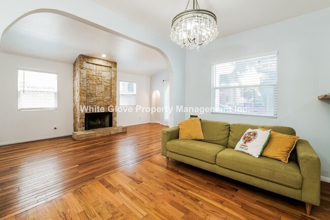 Building Photo - Spanish-Style 2 Bedroom Long Beach Home