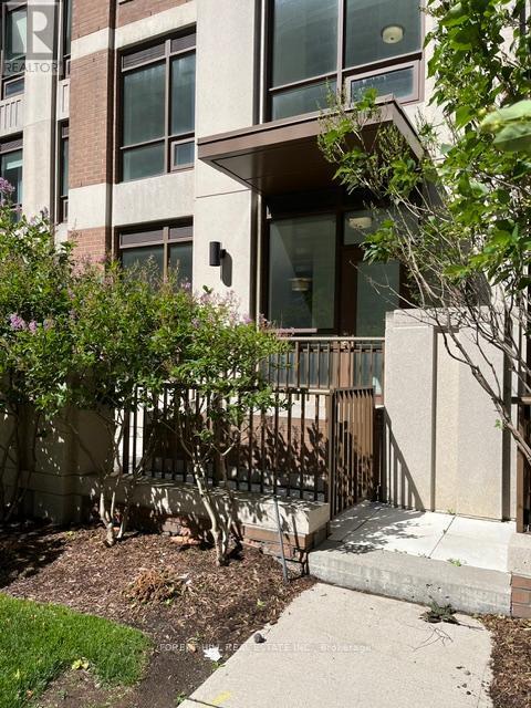 Building Photo - 310 Tweedsmuir Ave