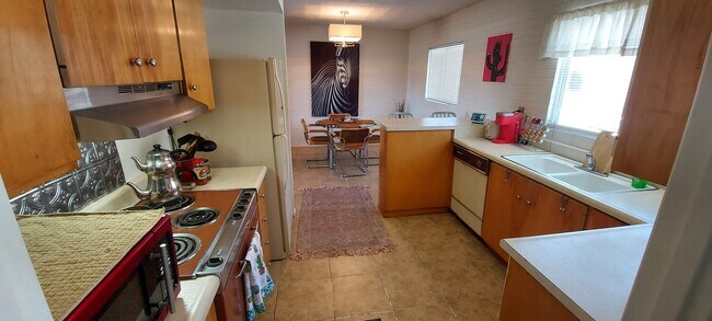 Kitchen/Dining Room - 8500 E Old Spanish Trl