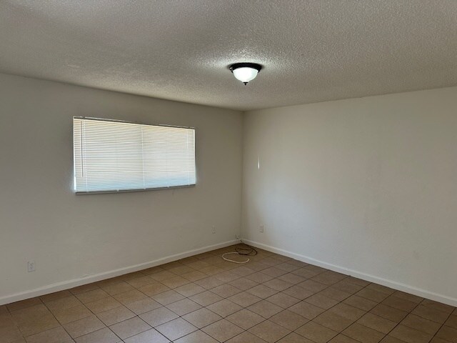 Foto del edificio - Modesto 2 Bedrooms 1 Bathroom Duplex