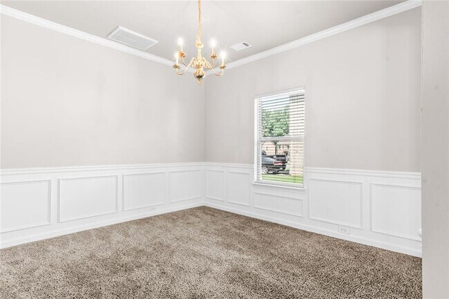 Building Photo - 419 Live Oak Pass