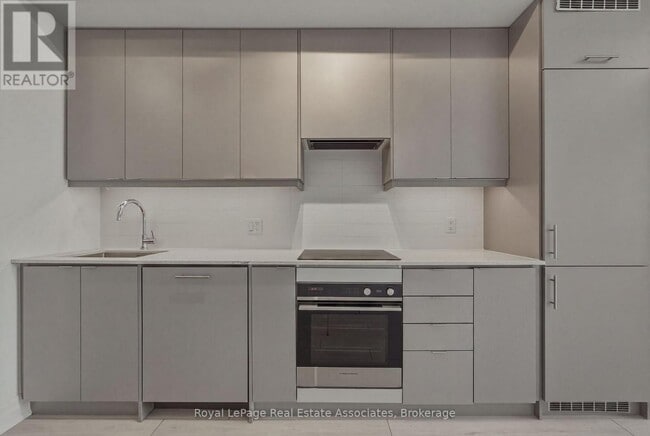 Building Photo - 30 Elm Dr W