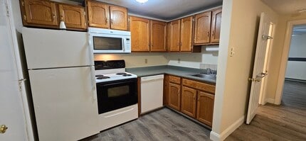 Building Photo - 19 Church St