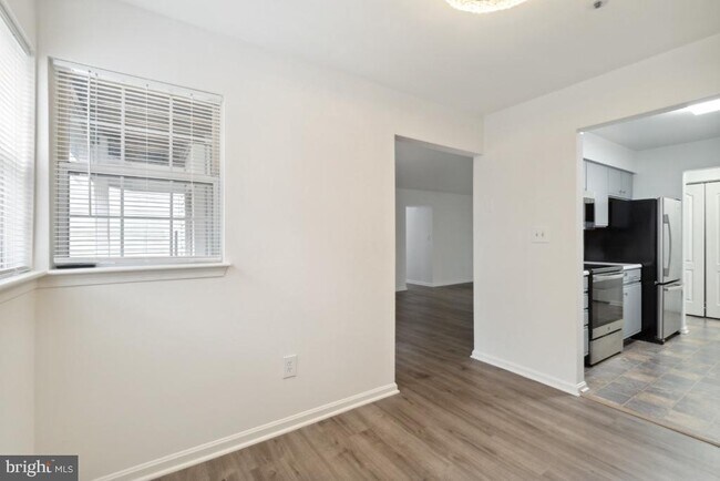 Foto del edificio - 8573 Falls Run Rd