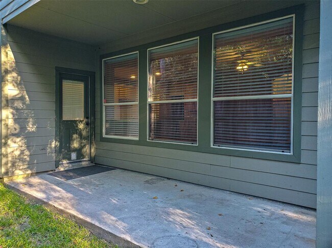 Building Photo - 22 Baccara Pl