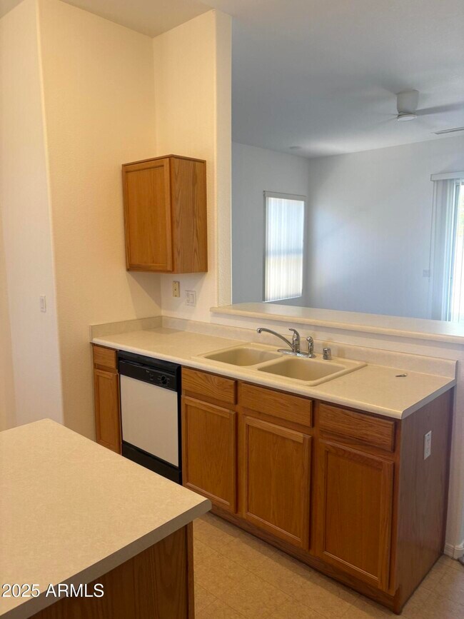 Foto del edificio - 9714 W Mountain View Rd